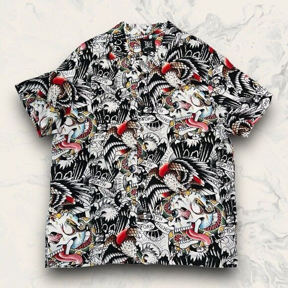 NWT Ed Hardy Battle Skull Tattoo Art Print Button Up Short Sleeve Shirt Large - Picture 1 of 4